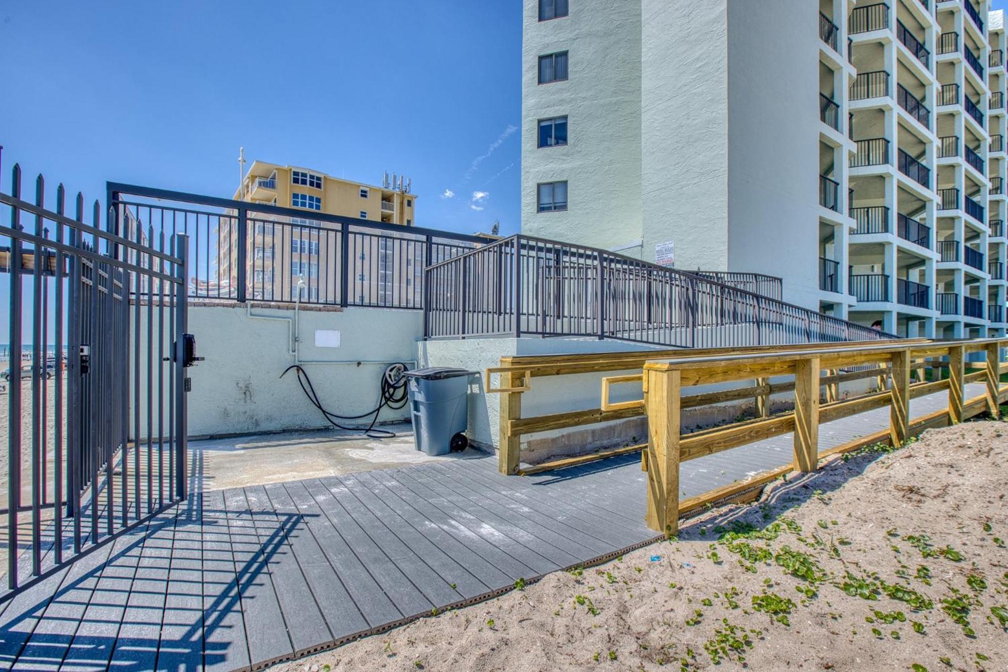 Ocean View With A Beachfront Pool At Ocean Trillium Condo ~ 403 New Smyrna Beach Exterior photo